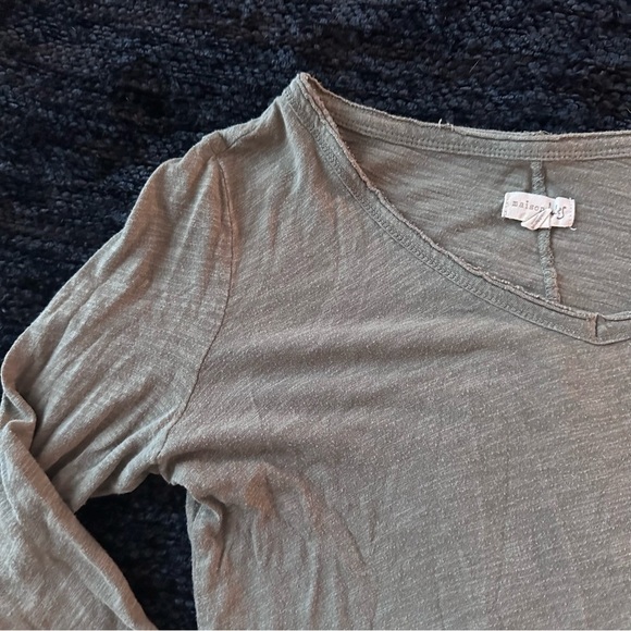 Green Long Sleeve Pocket Tee | Subtle V Neck - Picture 2 of 8